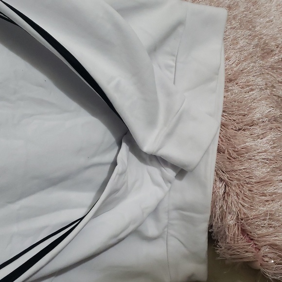 Adidas sweater size M wore only a few times - Picture 6 of 7